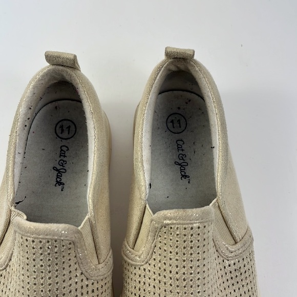 Cat and Jack Size 11 Girls Metallic Gold Slip Ons - Picture 6 of 11